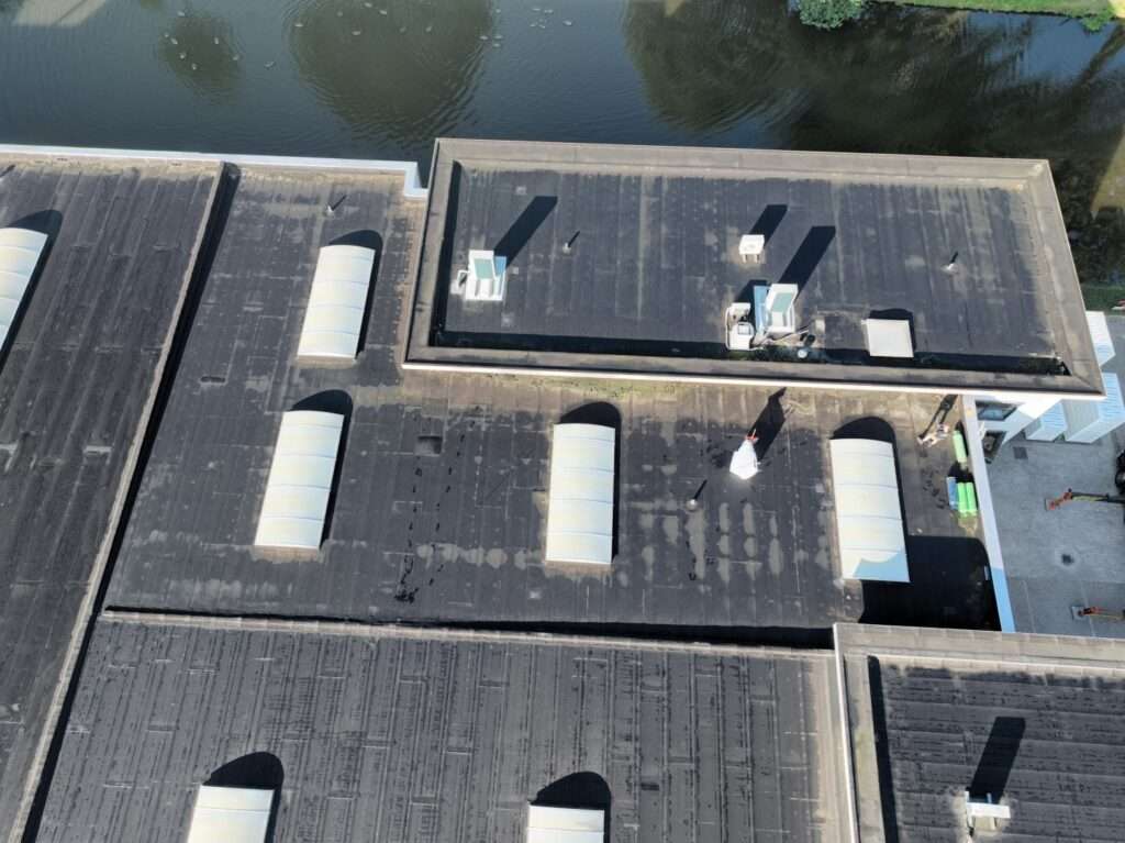 Zonnepanelen op een hellend dak